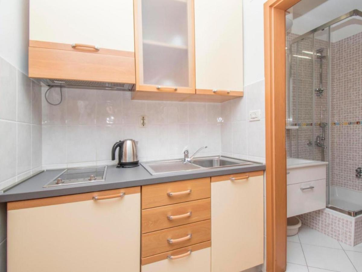 Apartments Antonio Tučepi エクステリア 写真