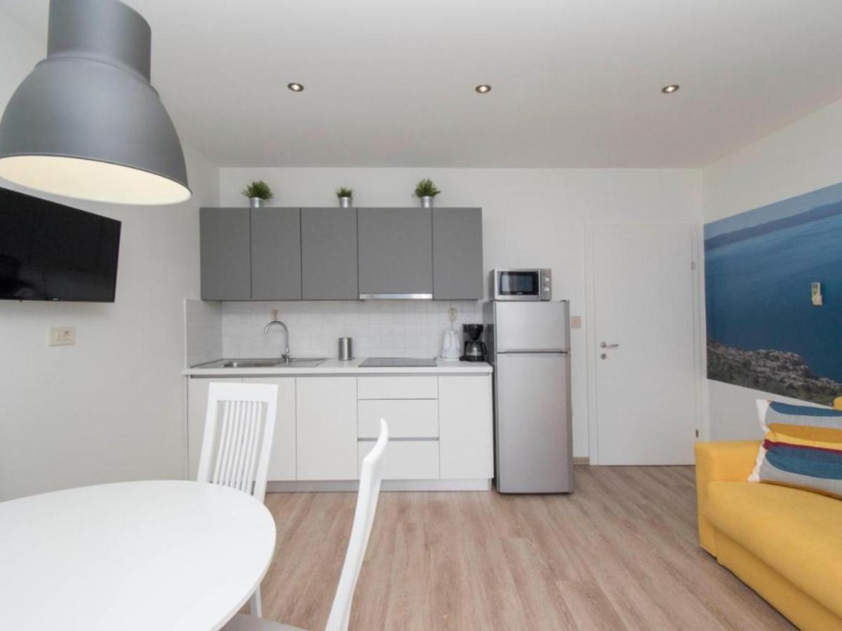 Apartments Antonio Tučepi エクステリア 写真