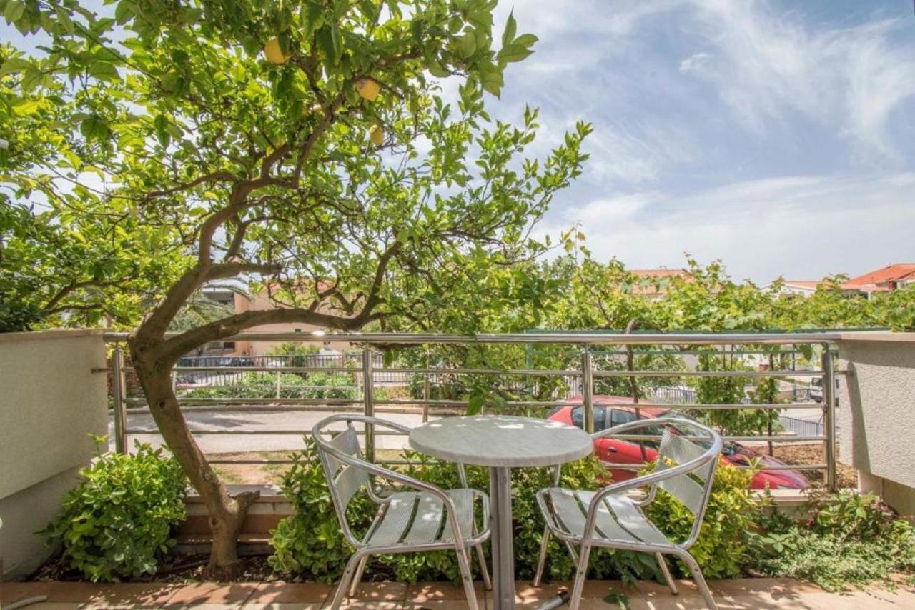 Apartments Antonio Tučepi エクステリア 写真