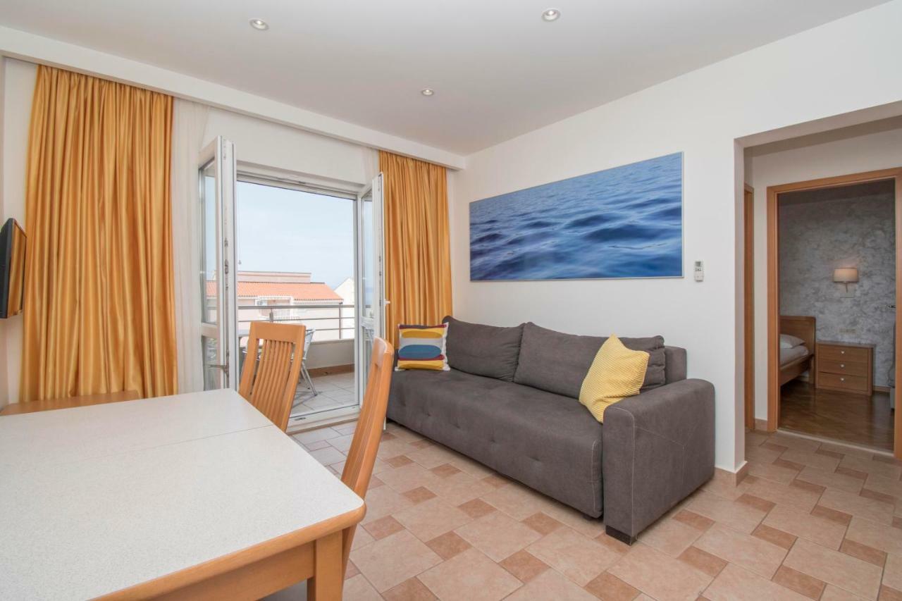 Apartments Antonio Tučepi エクステリア 写真