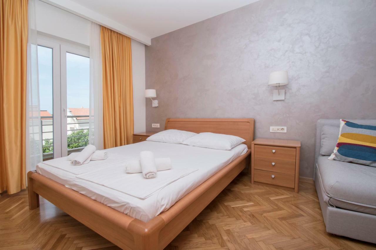 Apartments Antonio Tučepi エクステリア 写真