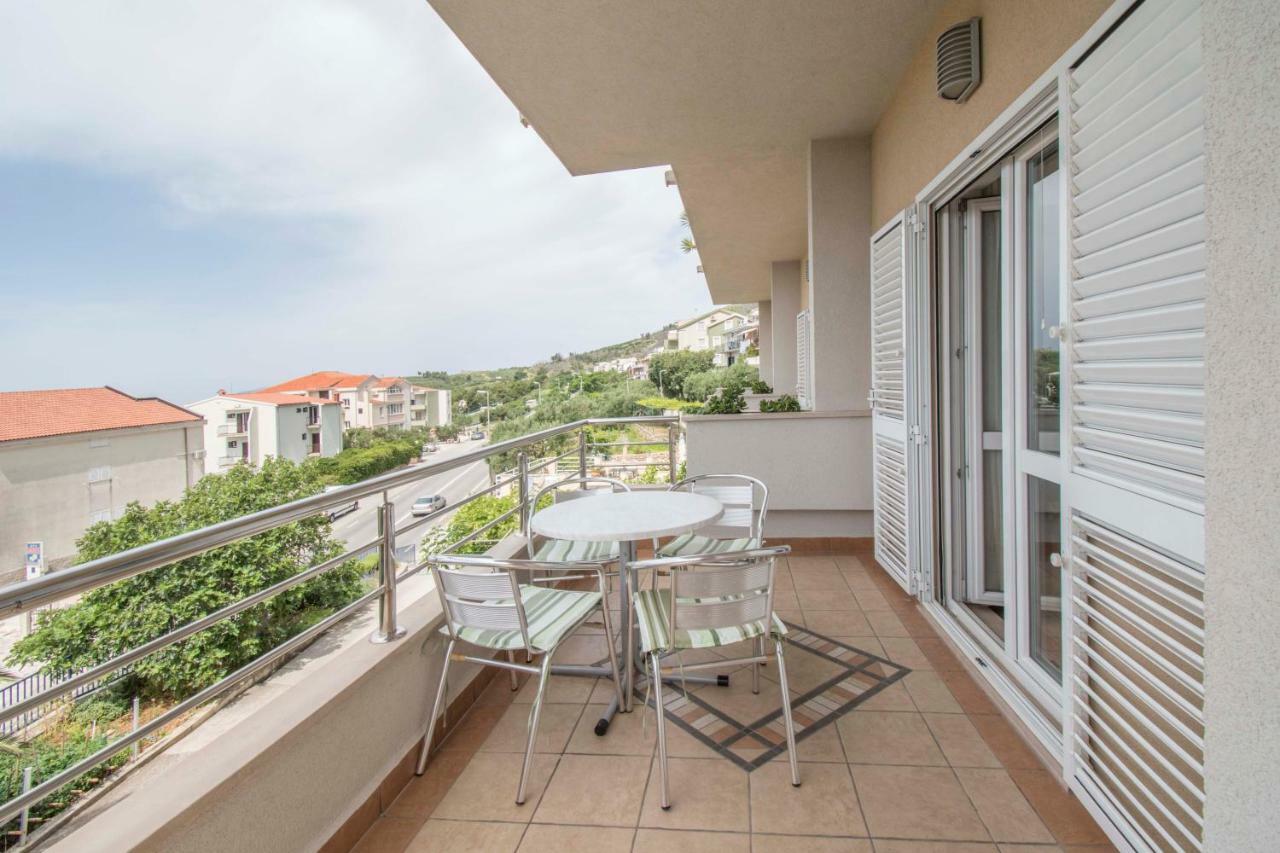 Apartments Antonio Tučepi エクステリア 写真