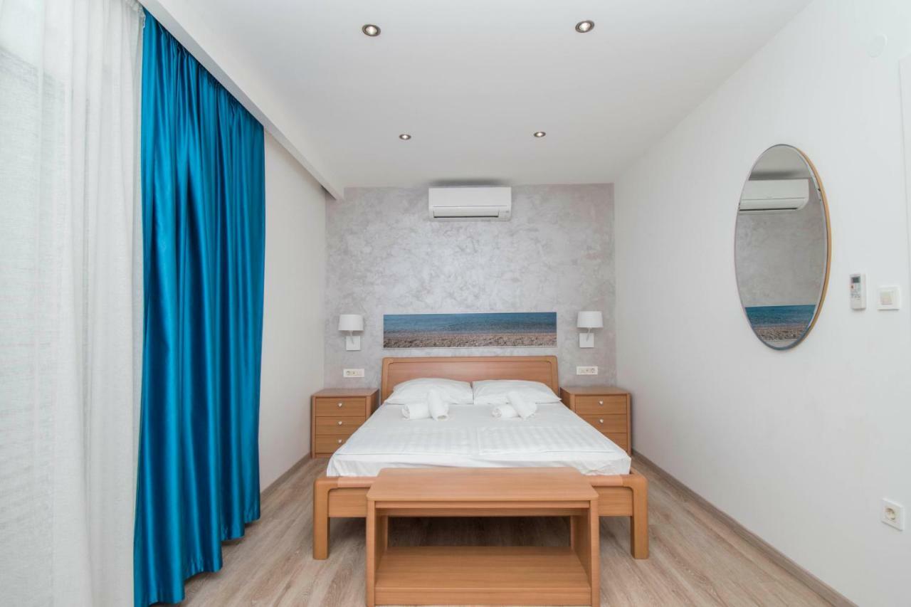 Apartments Antonio Tučepi エクステリア 写真