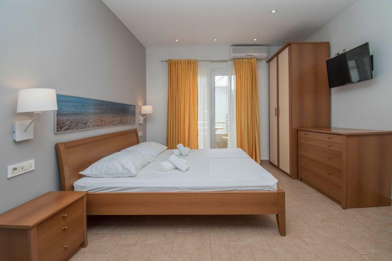 Apartments Antonio Tučepi エクステリア 写真