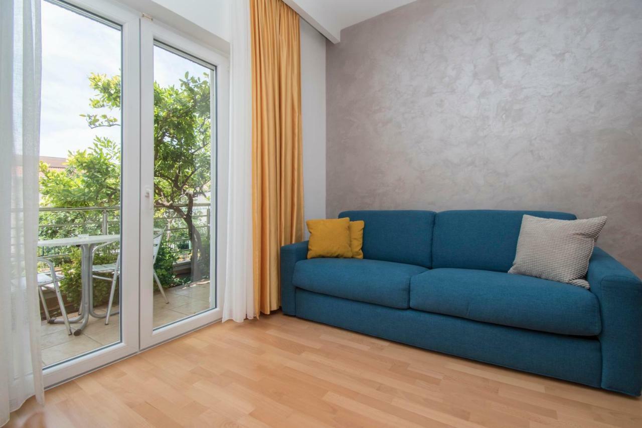 Apartments Antonio Tučepi エクステリア 写真