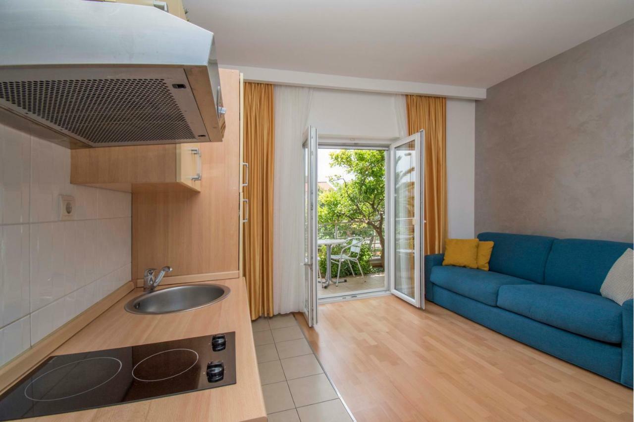 Apartments Antonio Tučepi エクステリア 写真